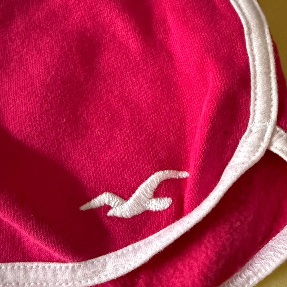 Hollister Women's Fuchsia Athletic Shorts (Small) - Picture 4 of 7